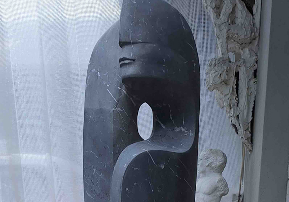 St. Triphon Kalkstein und Beton, H&ouml;he 163cm (mit Sockel)